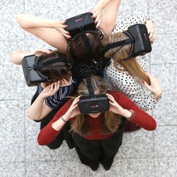 Oculus Bantah Headset VR Mahal: Kami Tak Ambil Untung Banyak!