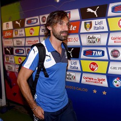 Pirlo Kirim Sinyal Takkan Gabung Inter