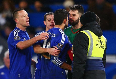 Costa Bersitegang dengan Pemain West Brom, Ini Komentar Hiddink