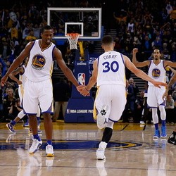 Curry Pimpin Warriors Kalahkan Lakers