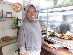 Dekat Istana, Warteg Mama Iyah Jadi Tempat Makan Menteri