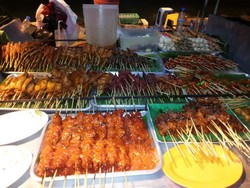 Berburu Kuliner Malam di Pantai Kamala, Thailand