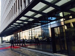 Bank Infrastruktur Asia Akan Gunakan Dolar AS untuk Pembiayaan Proyek