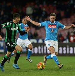 Higuain Dua Gol, Napoli Kalahkan Sassuolo 3-1