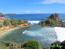 Pantai Nglambor, Yang Cantik di Gunung Kidul