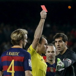 Kartu Merah di Awal Pertandingan yang Melapangkan Jalan Barca
