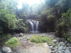 Menikmati Kesegaran Curug Batu Blek di Tasikmalaya