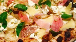 Mau Pesan? Pizza dengan Topping Emas Ini Harganya Rp.1,4 Juta