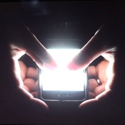 iPhone Kelak Bisa Internetan dengan Kecepatan Cahaya