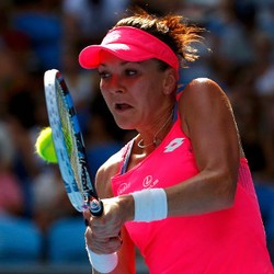 Radwanska Singkirkan Bouchard Dua Set Langsung