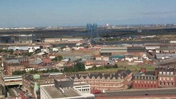 Pintu Rumah-rumah Pencari Suaka di Inggris Dicat Merah