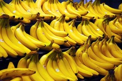 Polisi Paksa Pencuri Makan 40 Pisang untuk Keluarkan Kalung dari Perutnya