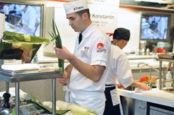 Jepang akan Berlakukan Sertifikasi Bagi Chef Asing Pembuat Makanan Jepang di Luar Jepang