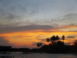 Ketika Senja Menyapa Derawan