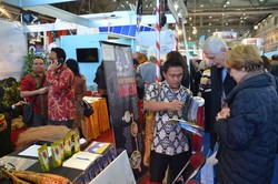 Ketika Turis Austria Kepincut Papua