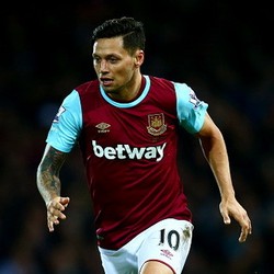 Tinggalkan West Ham, Zarate Gabung Fiorentina