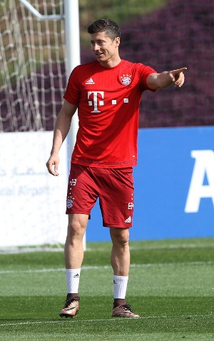 Ditanya Soal PSG, Agen Lewandowski Pilih No Comment