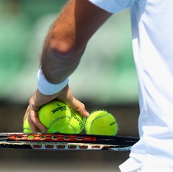 Agassi Berjaya Tanpa Celana Dalam dan Ritual-ritual Petenis Lainnya