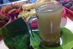 Angkringan, Tempat Menikmati Wedang yang Murah Meriah