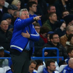 Hiddink Belum Kalah, tapi Itu Mungkin Tak Cukup untuk Hadapi Arsenal