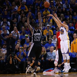 Curry 37 Poin, Warriors Hancurkan Spurs 120-90