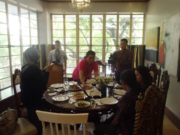 Wisata Kuliner Khas Filipina di Depan Istana Presiden