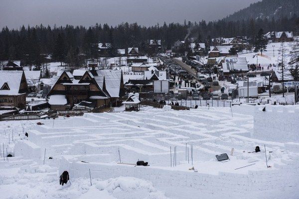 Mengintip Labirin Es Raksasa di Polandia