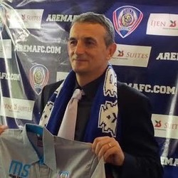 Milomir Selsija Pelatih Baru Arema