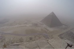 Naik ke Puncak Piramida Giza, Traveler Ditangkap Polisi