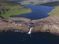 Inilah Danau di Atas Laut