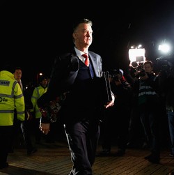 Van Gaal Rayakan Kemenangan dengan Minum Anggur Mahal bareng Istri