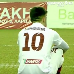 Duduk 2 Menit Usai Kickoff sebagai Aksi Solidaritas untuk Pengungsi