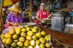 Floating street market