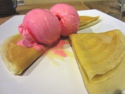 Vamilk: Ngemil Crepe Suzette Legit Sambil Minum Susu