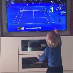Begini Aksi Menggemaskan Stefan Djokovic Nonton Ayah di TV