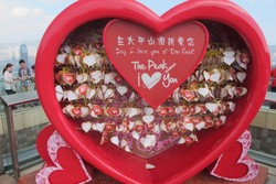 Imlek ke Hong Kong, Datangi Tempat Katakan Cinta Ini