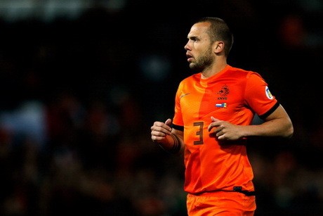 John Heitinga Gantung Sepatu