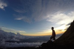 Menggapai Lautan Awan di Puncak Sindoro
