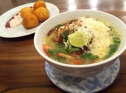 Kedai Ina: Menghangatkan Diri dengan Mie Godog yang Gurih Lengkap