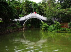 Nyatakan Cinta Saat Imlek? ke Jembatan Cinta di TMII