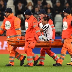 Allegri Berharap Cedera Caceres Tak Terlalu Parah