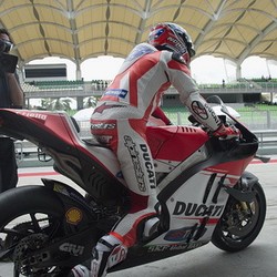 Rossi: Saya Pikir Stoner Ingin Ikut Balapan