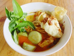 Laksa Sari: Laksa Gaya Betawi dengan Tambahan Ebi yang Gurih Wangi