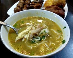 Bosan Soto Ayam? Yuk, Makan Soto Bebek Siang Ini