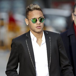 Ayah Neymar Klaim MU Bersedia Bayar Klausul Kontrak Putranya