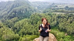 Jalan-jalan ke Bandung, Wajib Narsis di Tebing Keraton