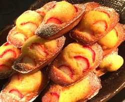 Strawberry Jadi Primadona Pastry Hotel Berbintang di China