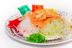 Rayakan Pergantian Tahun dengan Menikmati Sepiring Yee Sang di Taman Gita Terrace