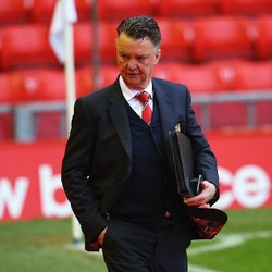 Van Gaal Abaikan Rumor MU-Mourinho