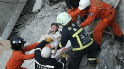 Ratusan Orang Terjebak di Reruntuhan Akibat Gempa Taiwan